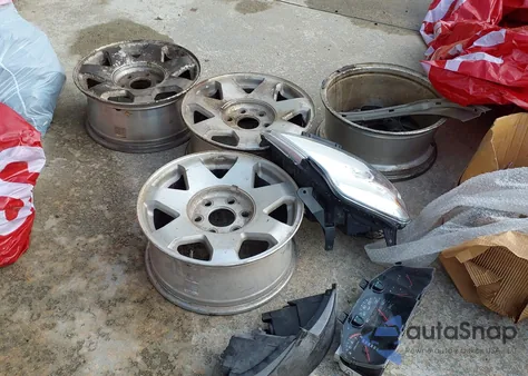 2002 Cadillac Escalade Standard z USA, uszkodzony, nr VIN 1GYEK63N62R135972